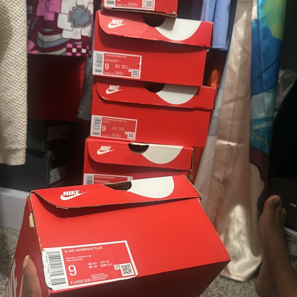 Nike VaporMax Plus Free Gift 🎁
Bubblegum Pink Sneakers 👟 Size 9 (Used Dirty) - Picture 12 of 12